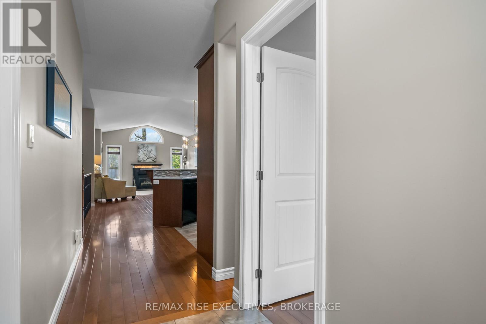 Property at 1089 CROSSFIELD AVENUE image 5