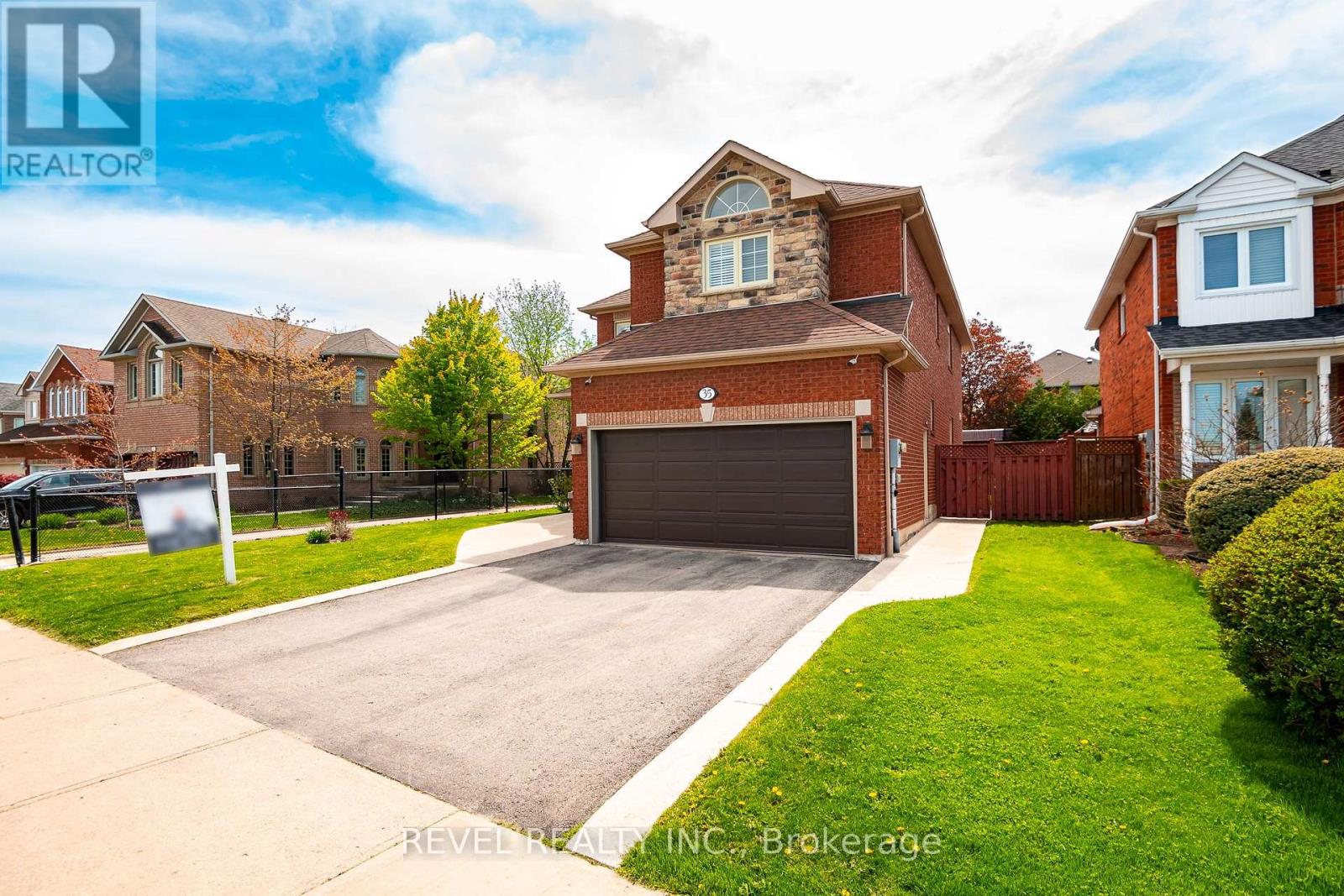 35 Miller Drive, Halton Hills, Ontario  L7G 5P7 - Photo 2 - W12143677