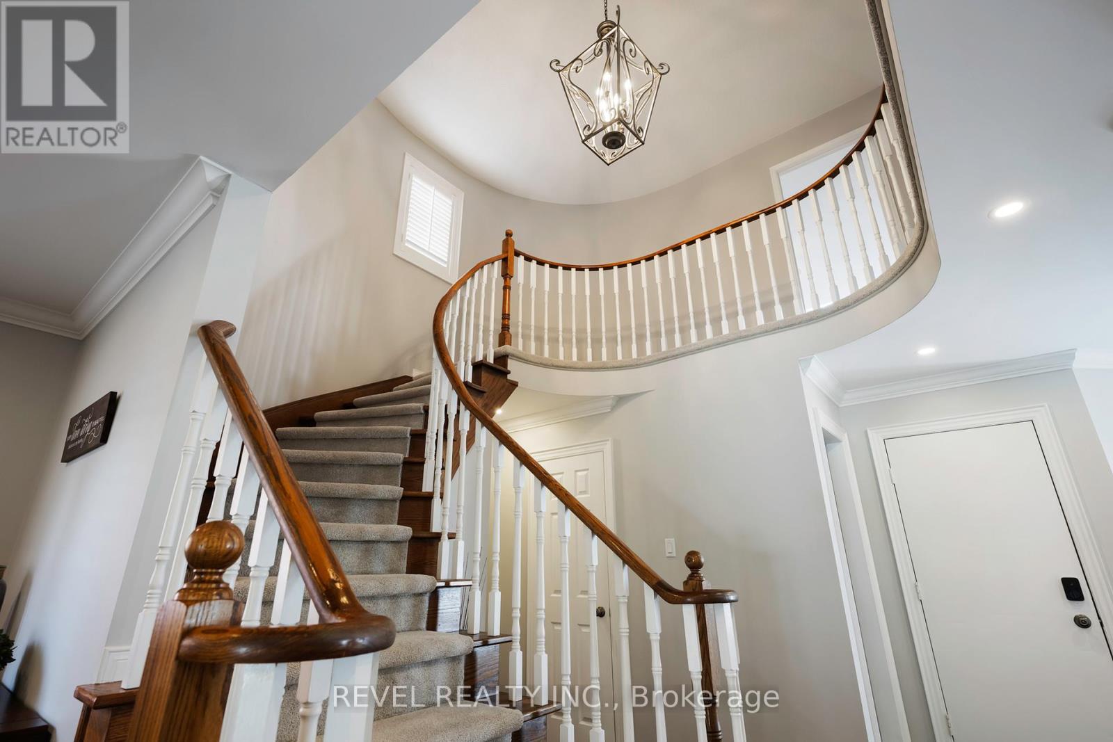 35 Miller Drive, Halton Hills, Ontario  L7G 5P7 - Photo 6 - W12143677