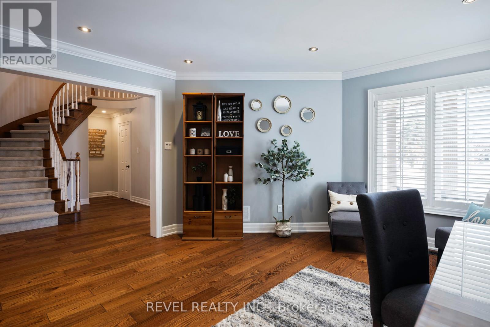 35 Miller Drive, Halton Hills, Ontario  L7G 5P7 - Photo 8 - W12143677
