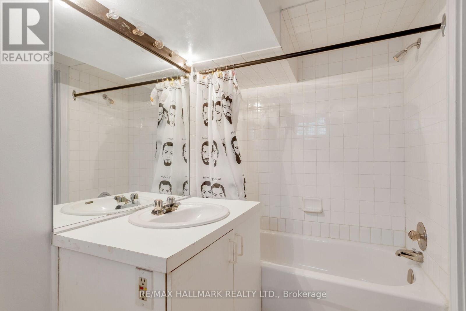 60 Indian Grove, Toronto, Ontario  M6R 2Y3 - Photo 31 - W12143711