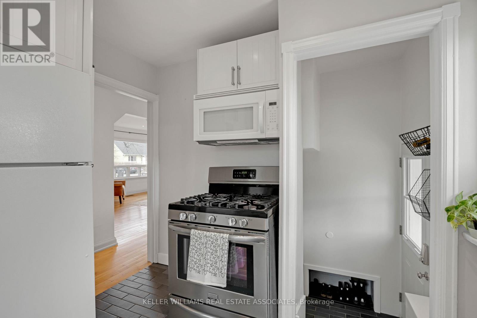 25 Rogers Road, Brampton, Ontario  L6X 1L7 - Photo 17 - W12090113