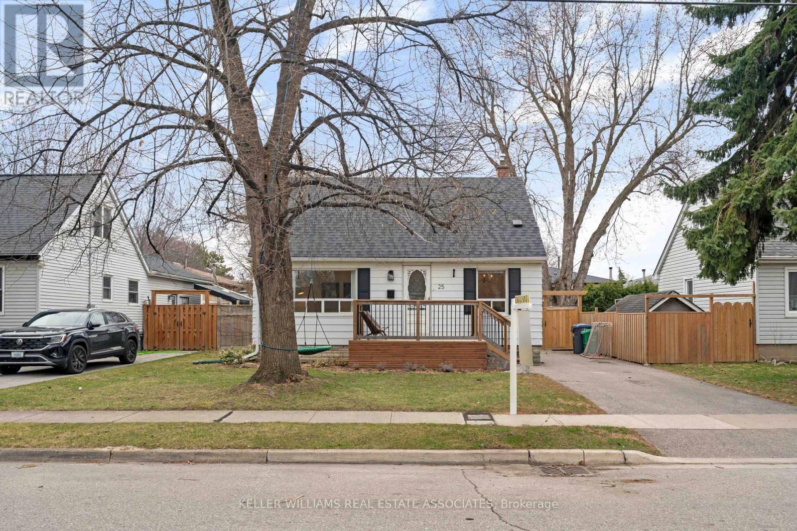25 Rogers Road, Brampton, Ontario  L6X 1L7 - Photo 3 - W12090113