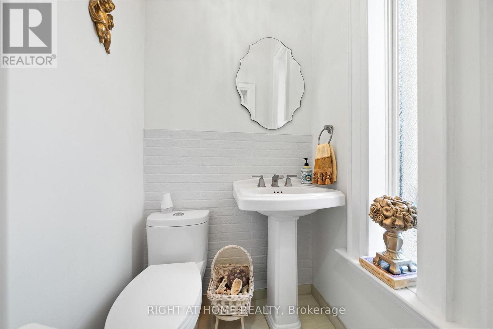 Property at 403 HESS STREET S image 3