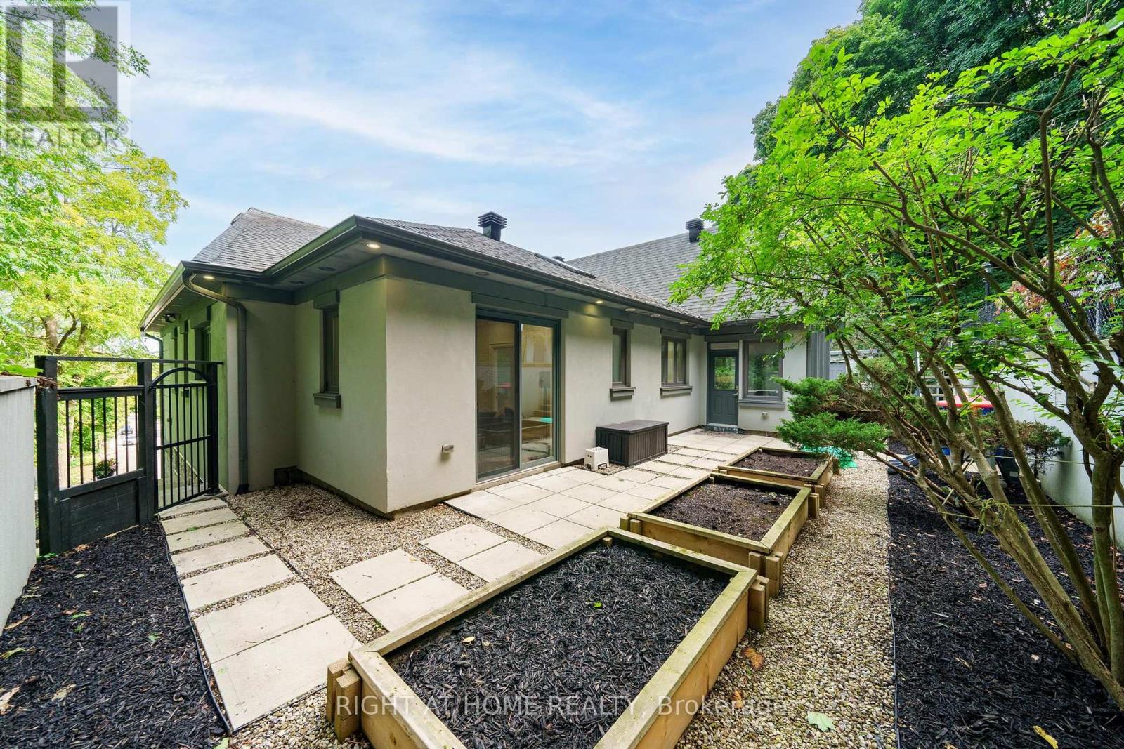 403 Hess Street S, Hamilton, Ontario  L8P 3R2 - Photo 47 - X12143694