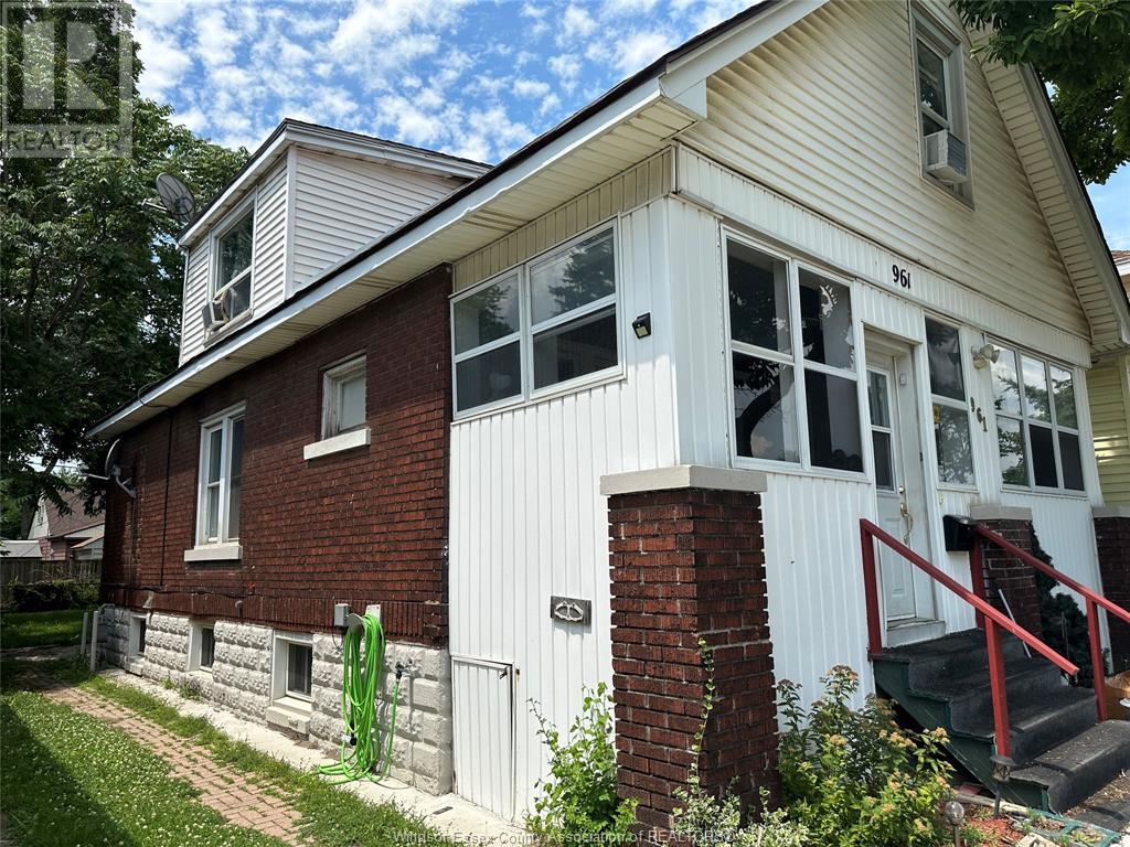 Property at 961 CAMPBELL image 3