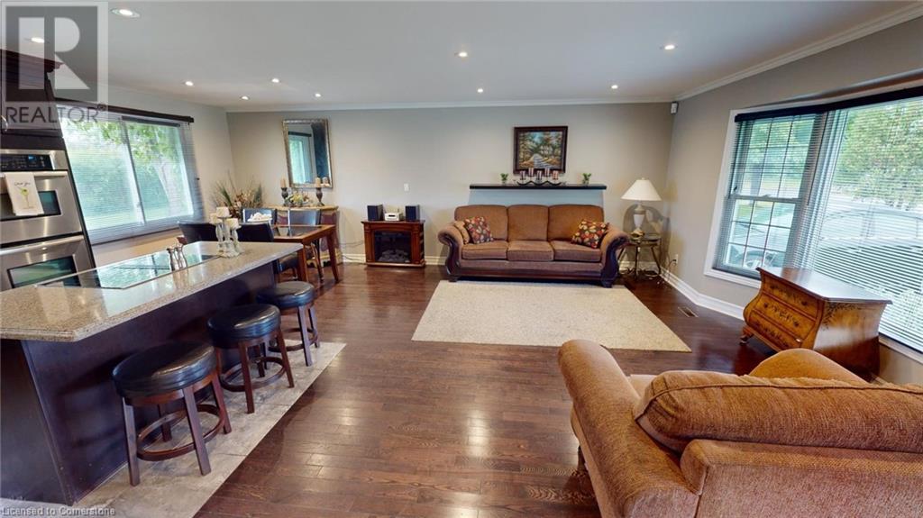 Property at 978 FERNDALE Avenue image 4