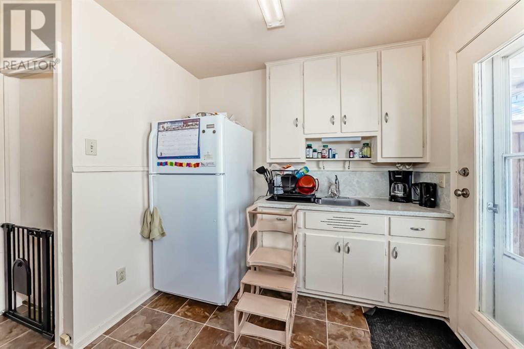 228 Pine Street, Springbrook, Alberta  T4S 0E5 - Photo 9 - A2215885