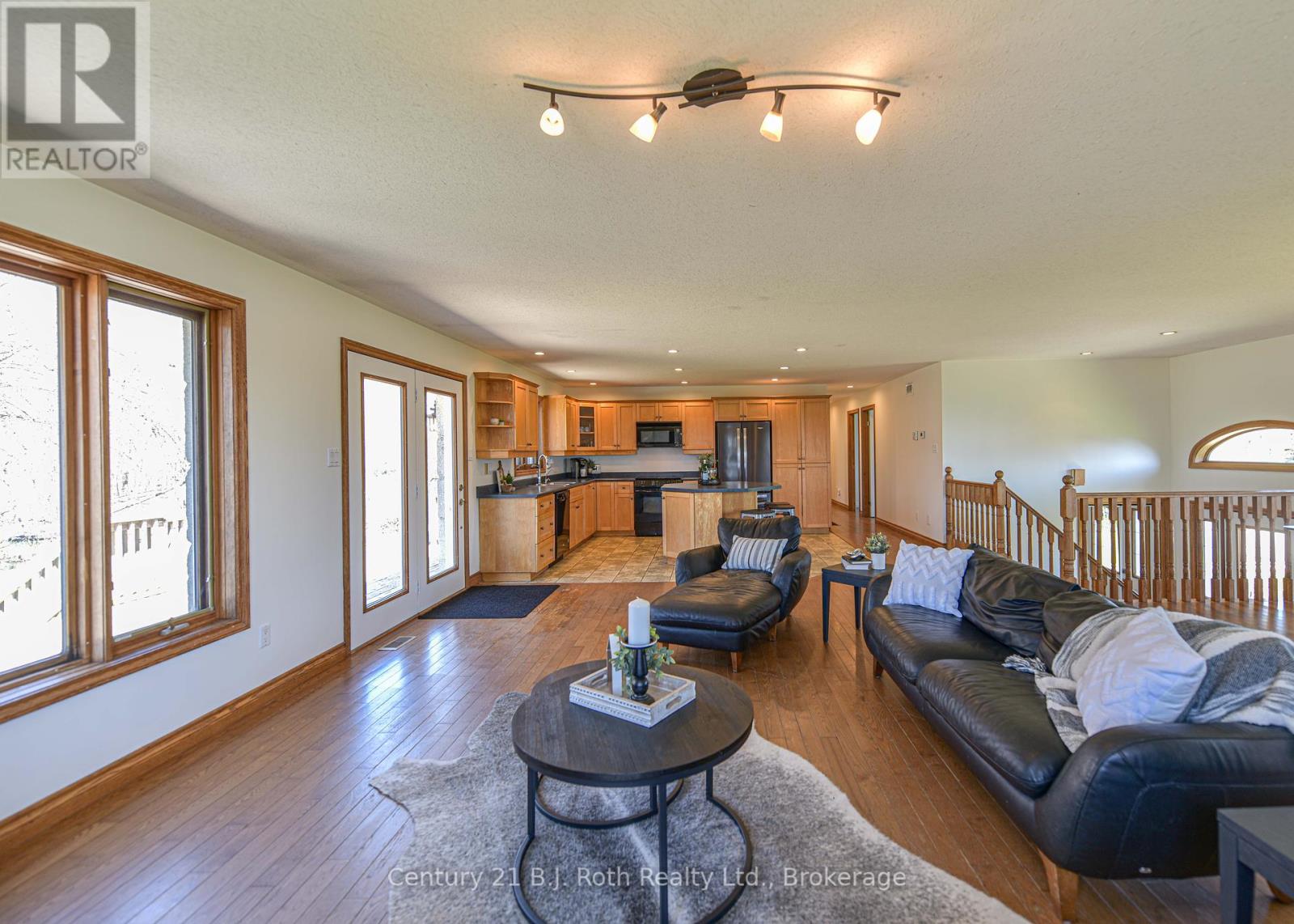 4086 Lawton Lane, Ramara (Atherley), Ontario  L3V 6H7 - Photo 12 - S12143727