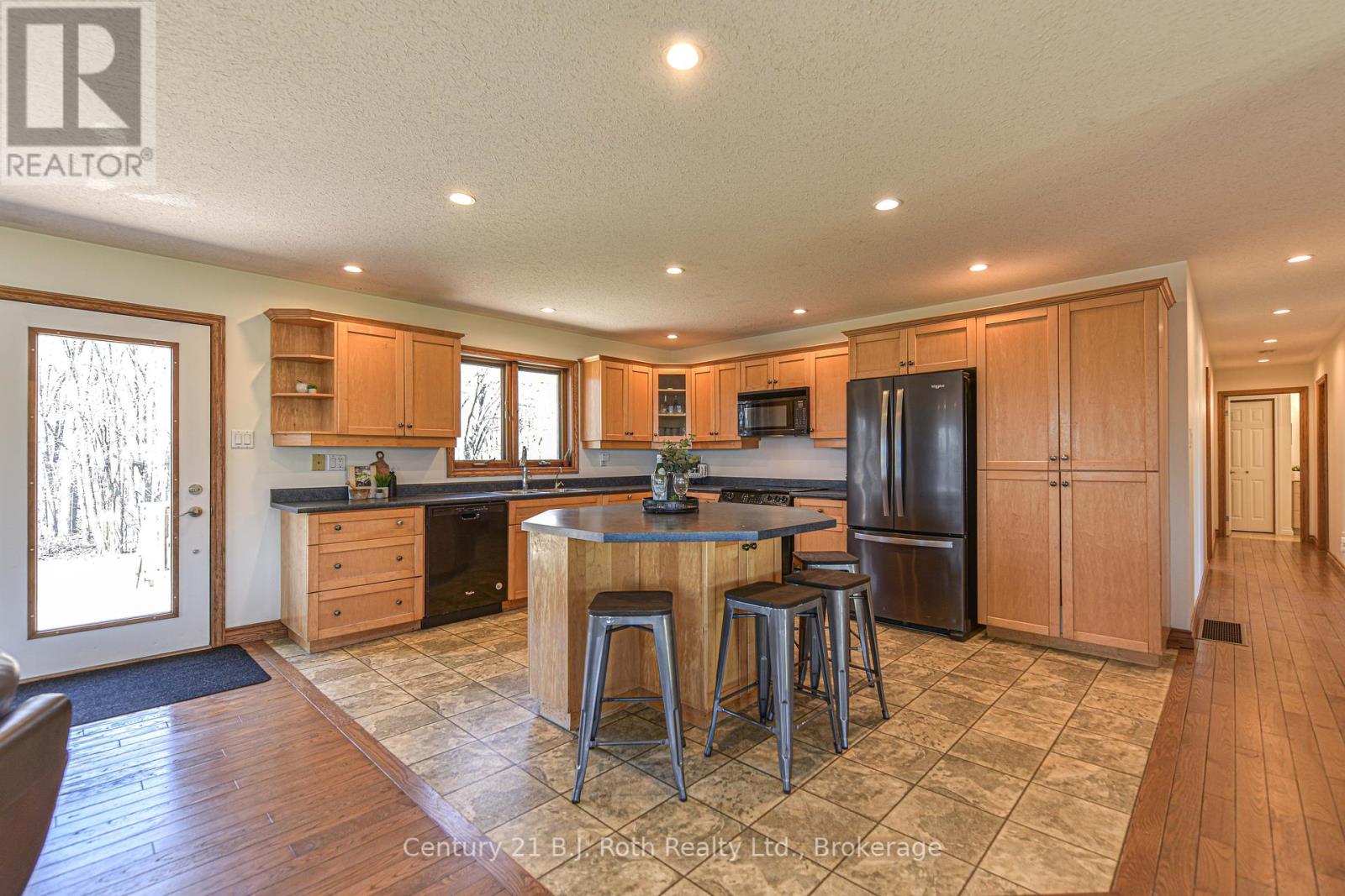4086 Lawton Lane, Ramara (Atherley), Ontario  L3V 6H7 - Photo 13 - S12143727