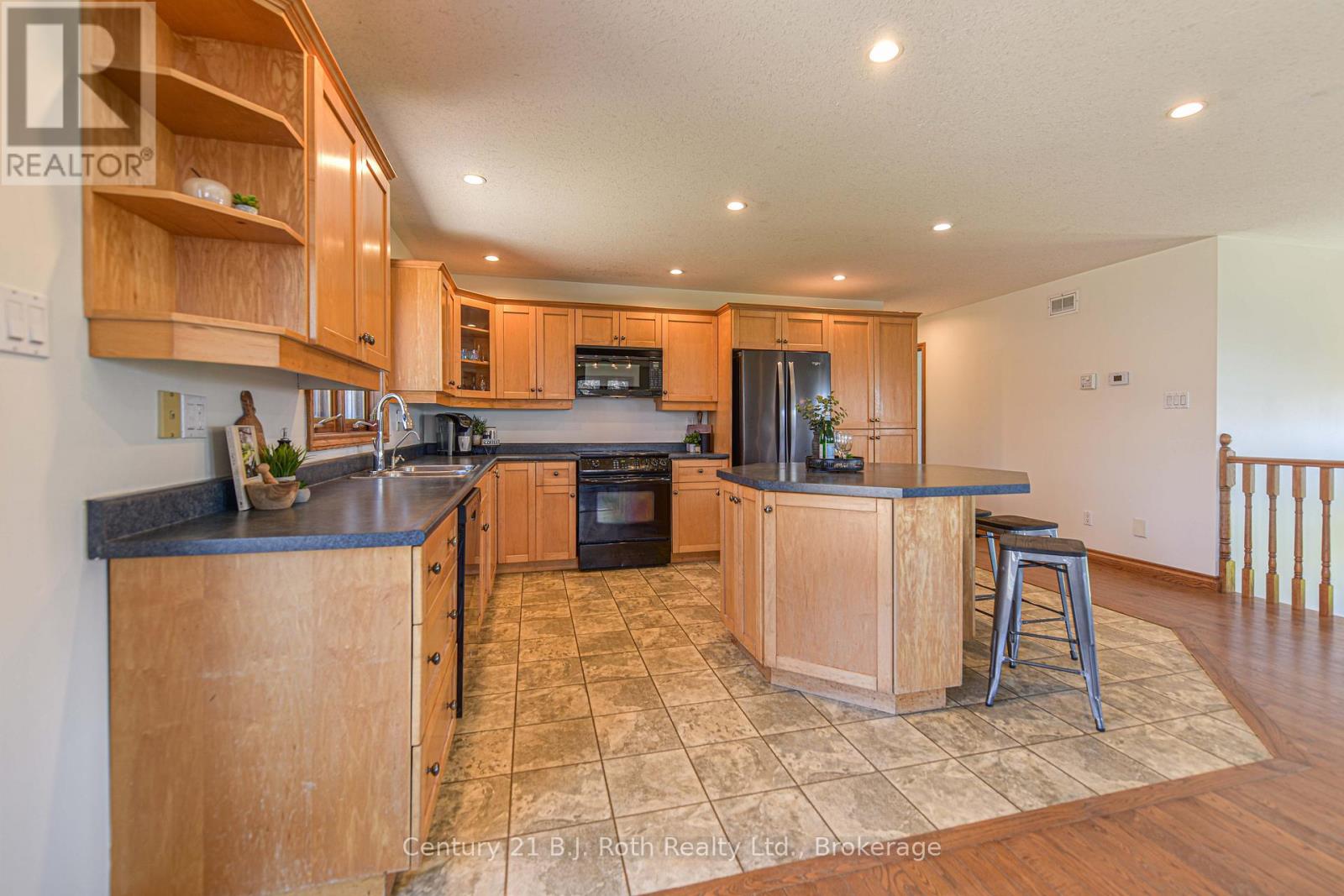 4086 Lawton Lane, Ramara (Atherley), Ontario  L3V 6H7 - Photo 14 - S12143727