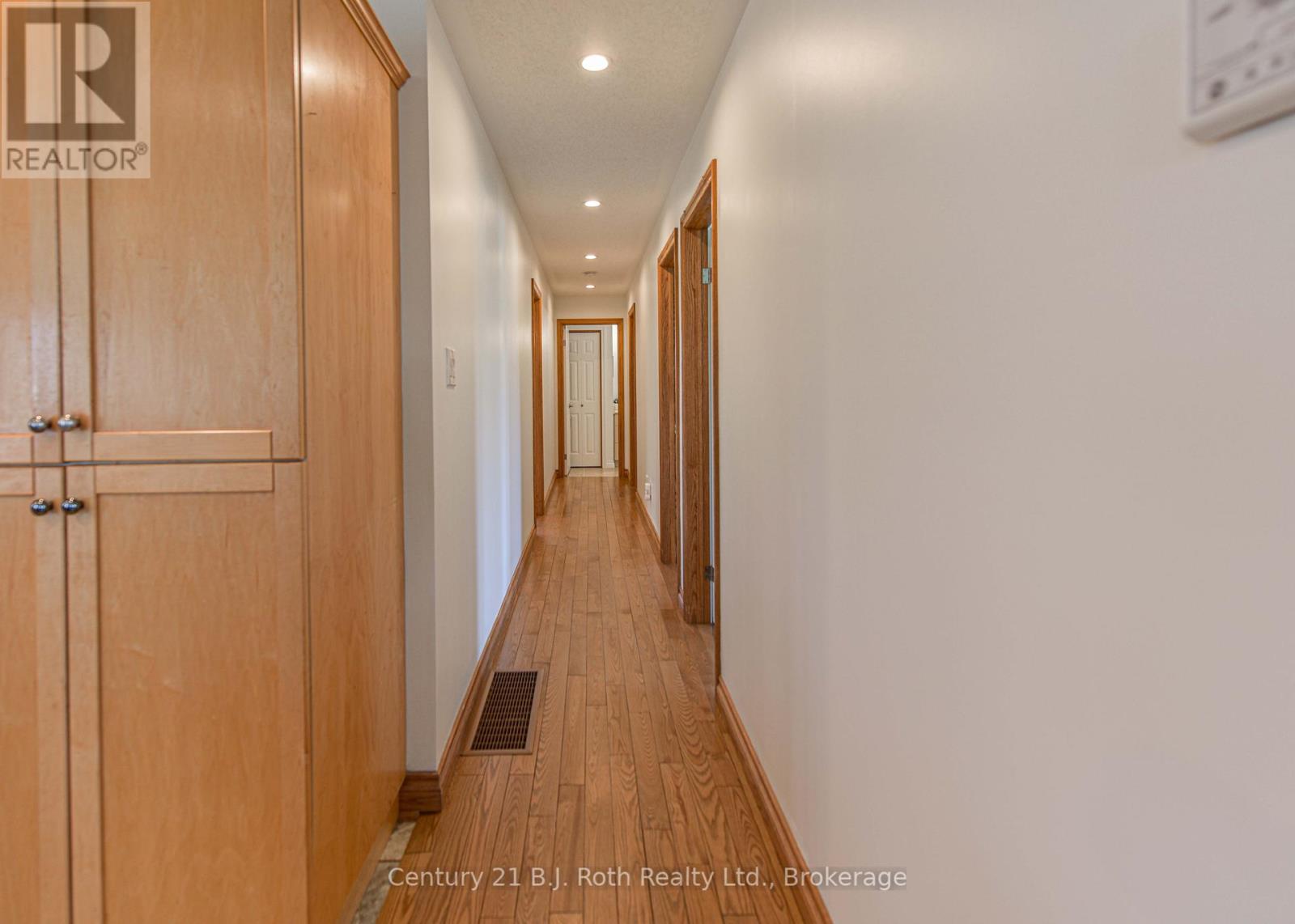 4086 Lawton Lane, Ramara (Atherley), Ontario  L3V 6H7 - Photo 17 - S12143727