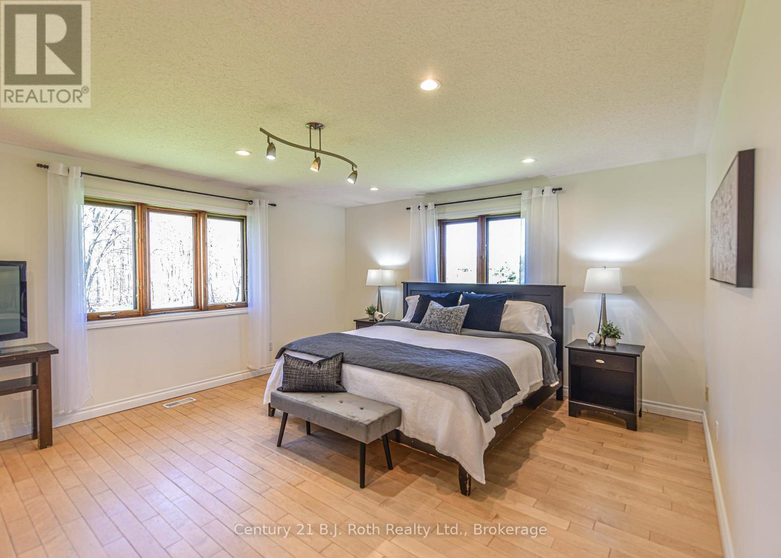 4086 Lawton Lane, Ramara (Atherley), Ontario  L3V 6H7 - Photo 19 - S12143727