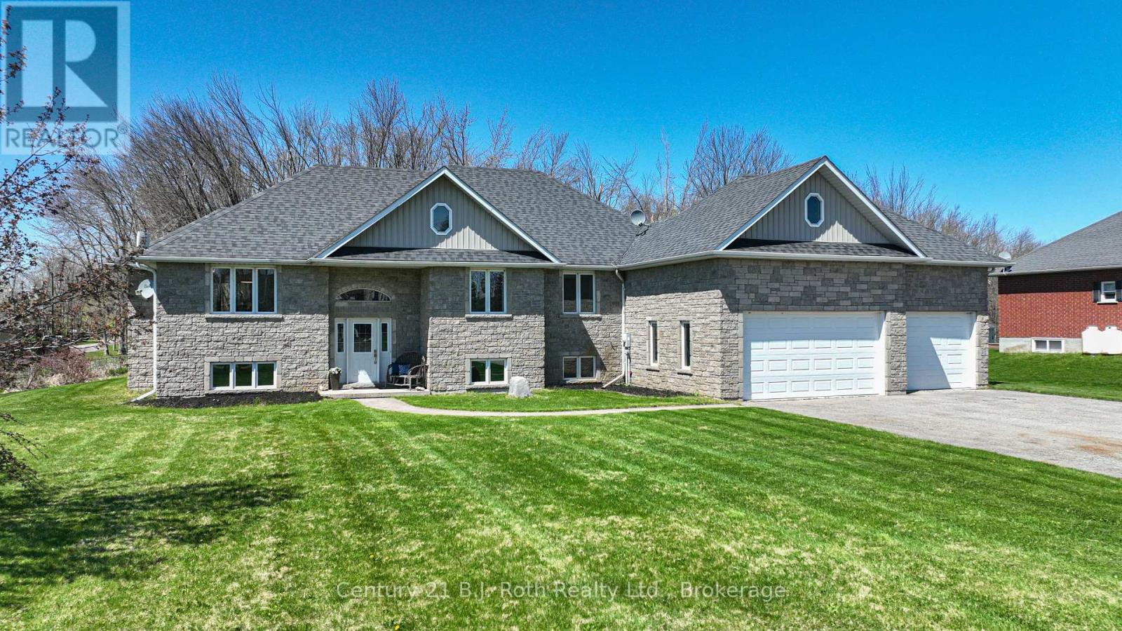 4086 Lawton Lane, Ramara, Ontario  L3V 6H7 - Photo 3 - S12143727