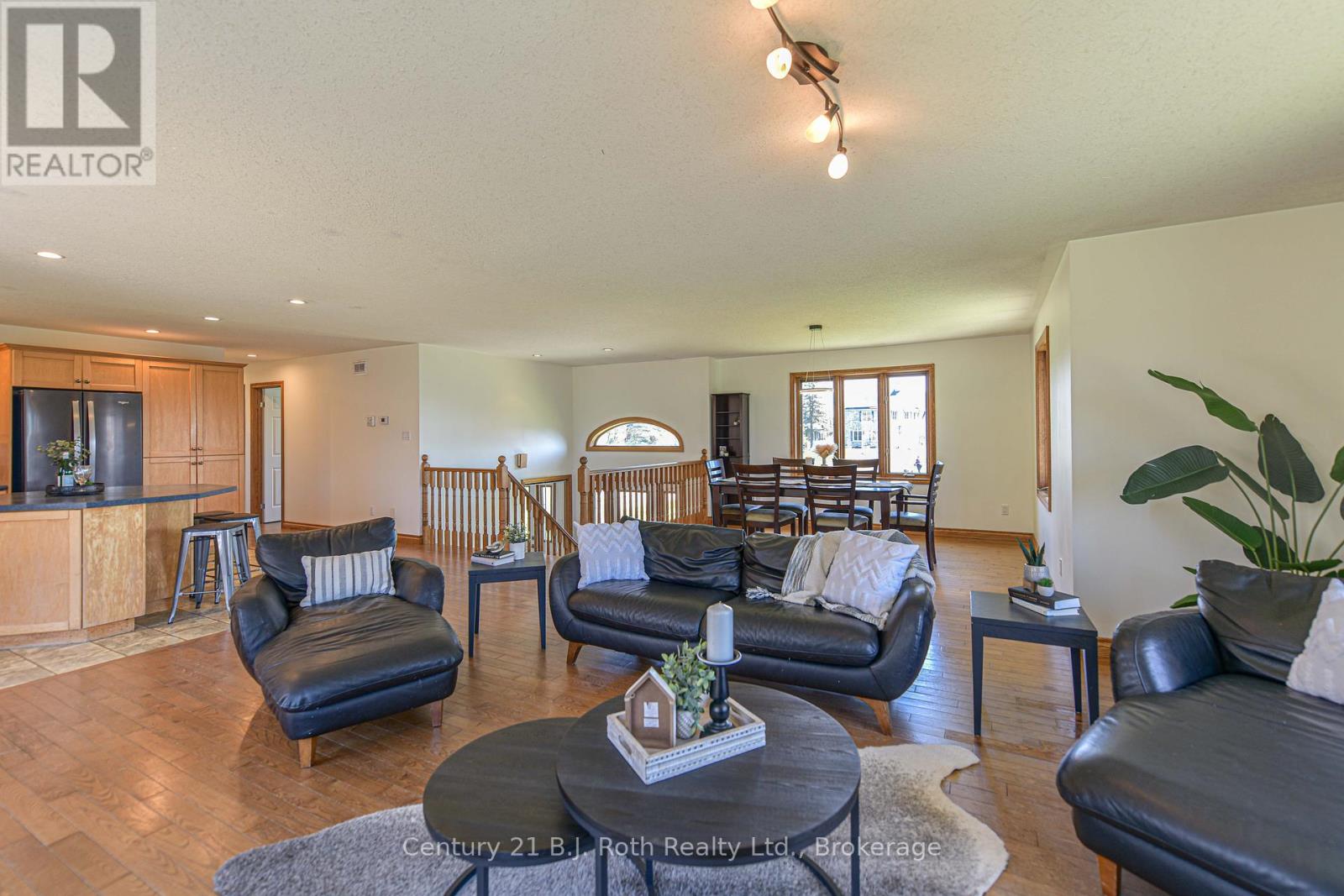 4086 Lawton Lane, Ramara (Atherley), Ontario  L3V 6H7 - Photo 6 - S12143727
