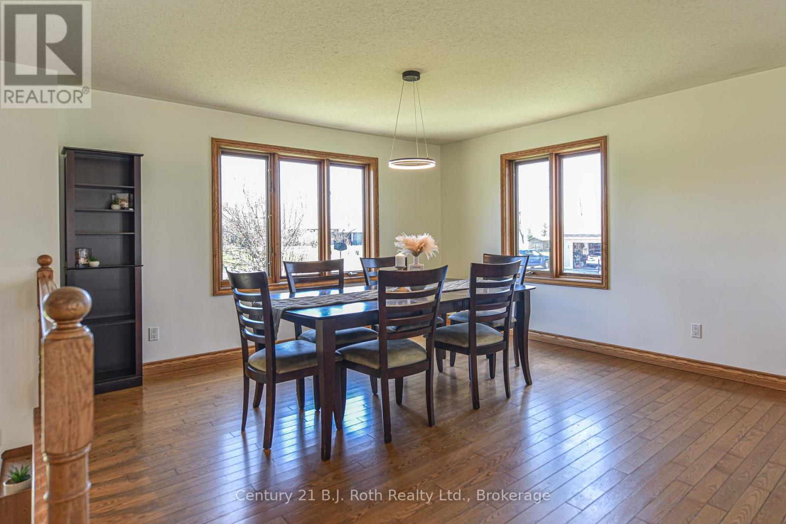 4086 Lawton Lane, Ramara (Atherley), Ontario  L3V 6H7 - Photo 9 - S12143727
