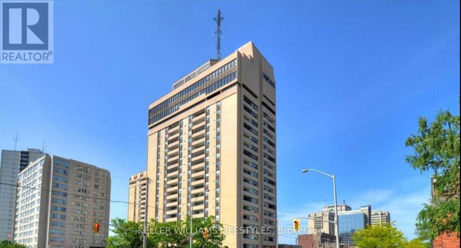 2401 - 389 Dundas Street