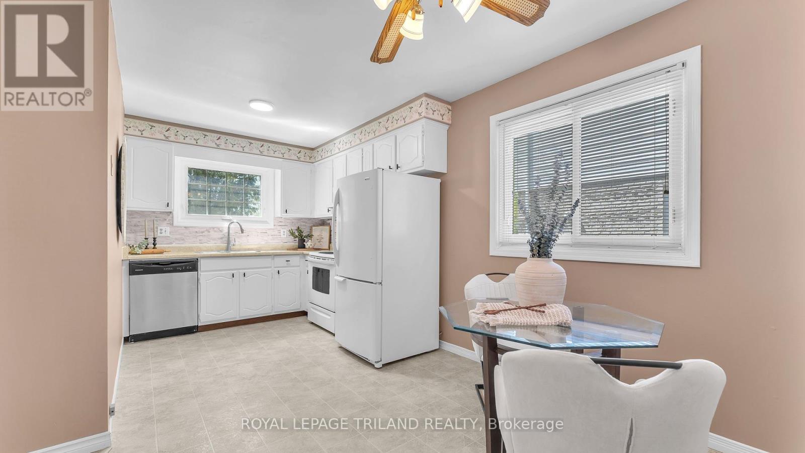 113 Monmore Road, London North, Ontario  N6G 2W7 - Photo 8 - X12143836