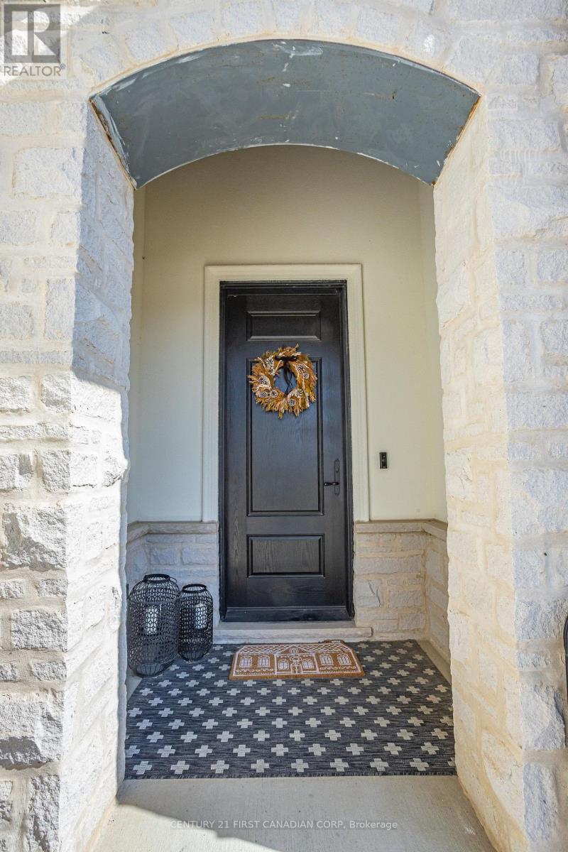 Property at 956 TRAILSWAY AVENUE image 3