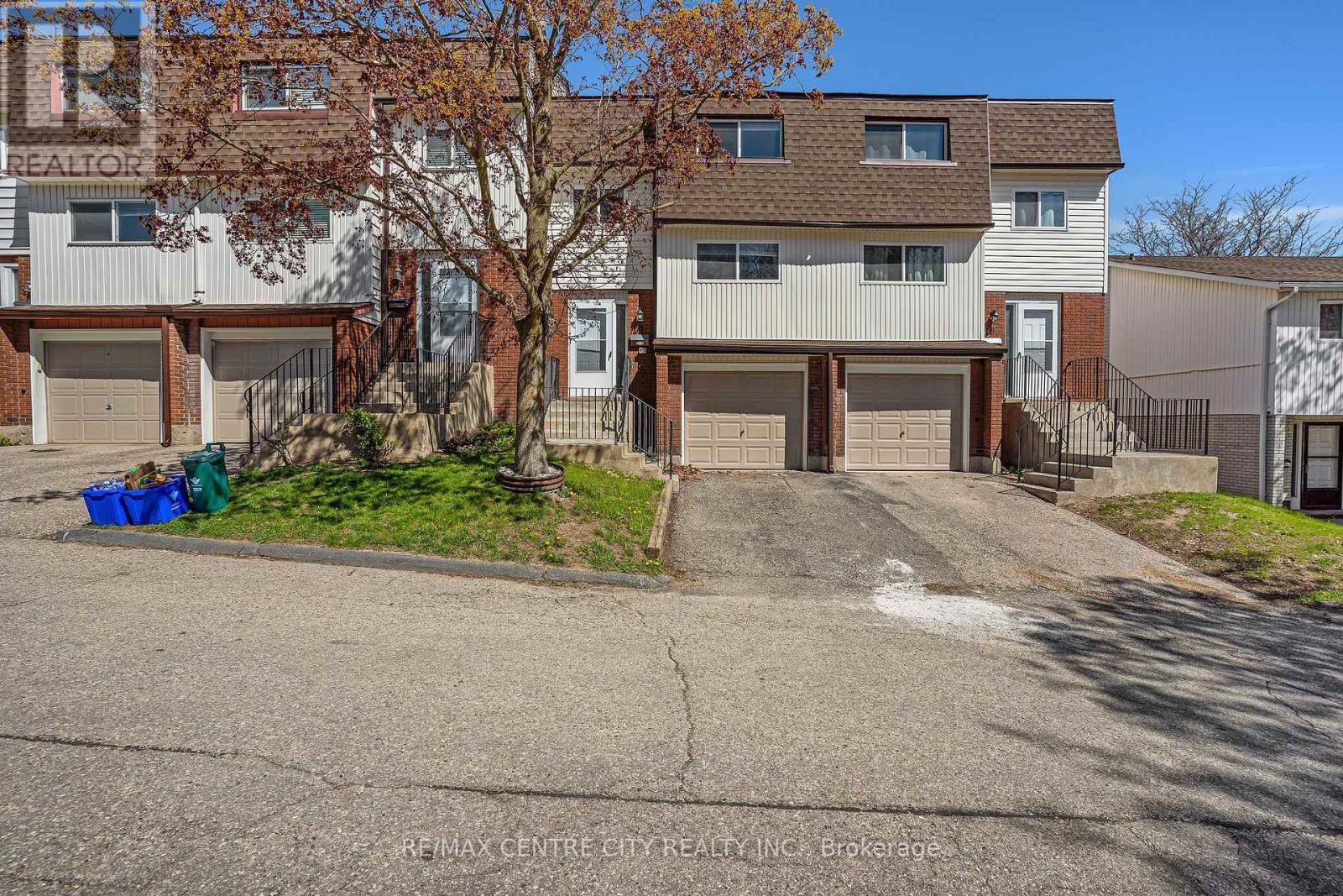 27 - 281 Bluevale Street N, Waterloo, Ontario  N2J 4L8 - Photo 1 - X12143912