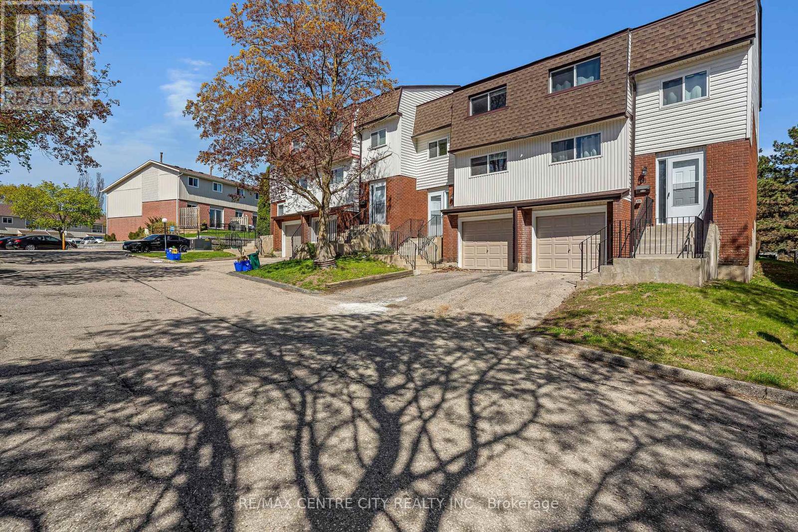 27 - 281 Bluevale Street N, Waterloo, Ontario  N2J 4L8 - Photo 2 - X12143912