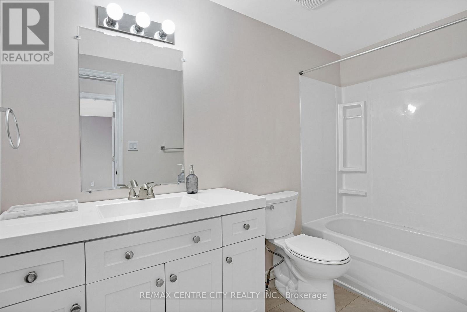 27 - 281 Bluevale Street N, Waterloo, Ontario  N2J 4L8 - Photo 22 - X12143912