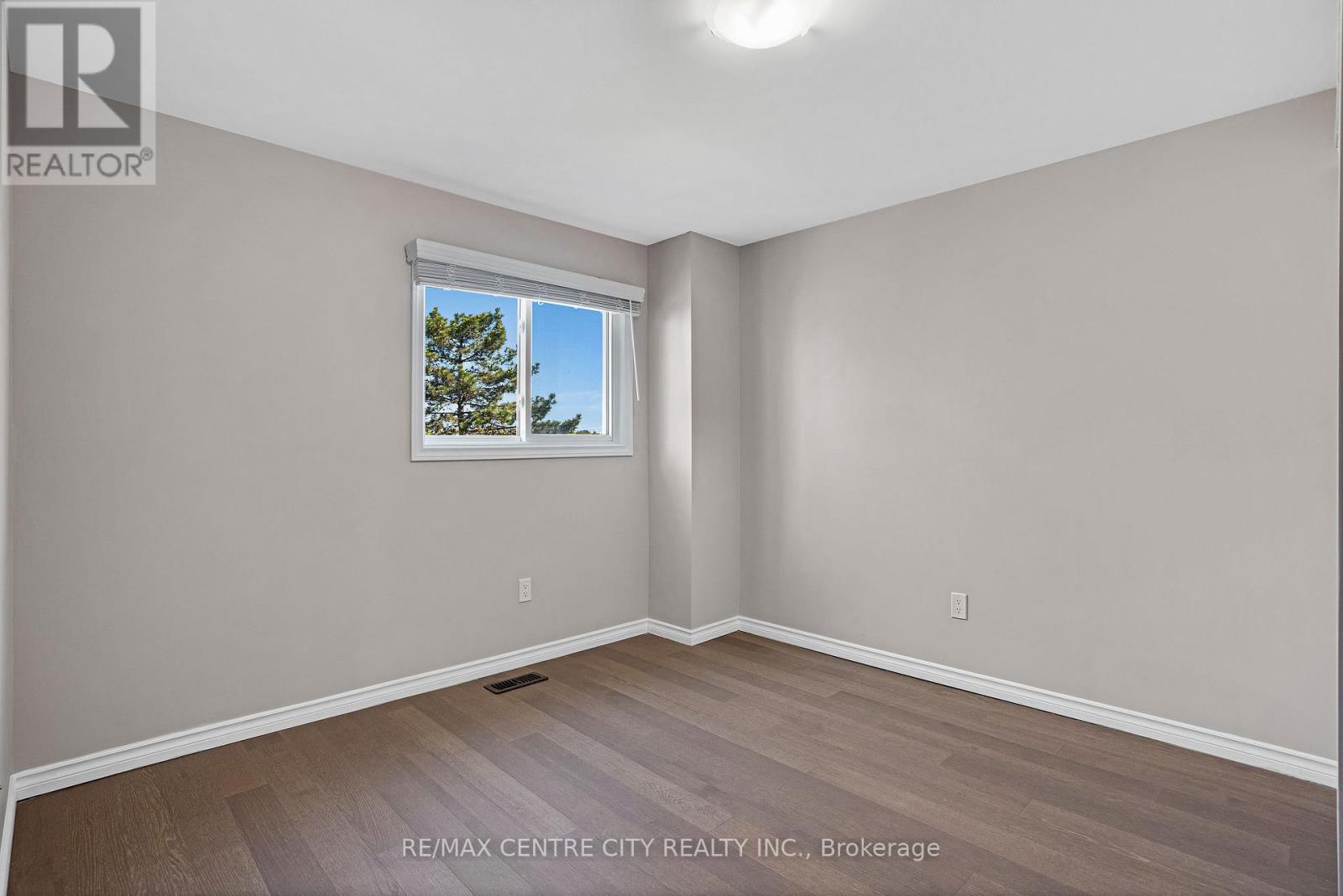 27 - 281 Bluevale Street N, Waterloo, Ontario  N2J 4L8 - Photo 23 - X12143912