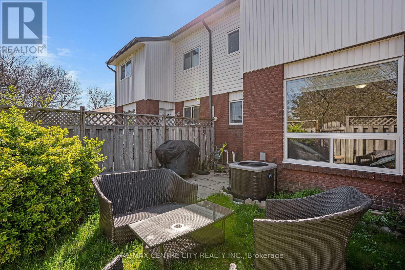 27 - 281 Bluevale Street N, Waterloo, Ontario  N2J 4L8 - Photo 31 - X12143912