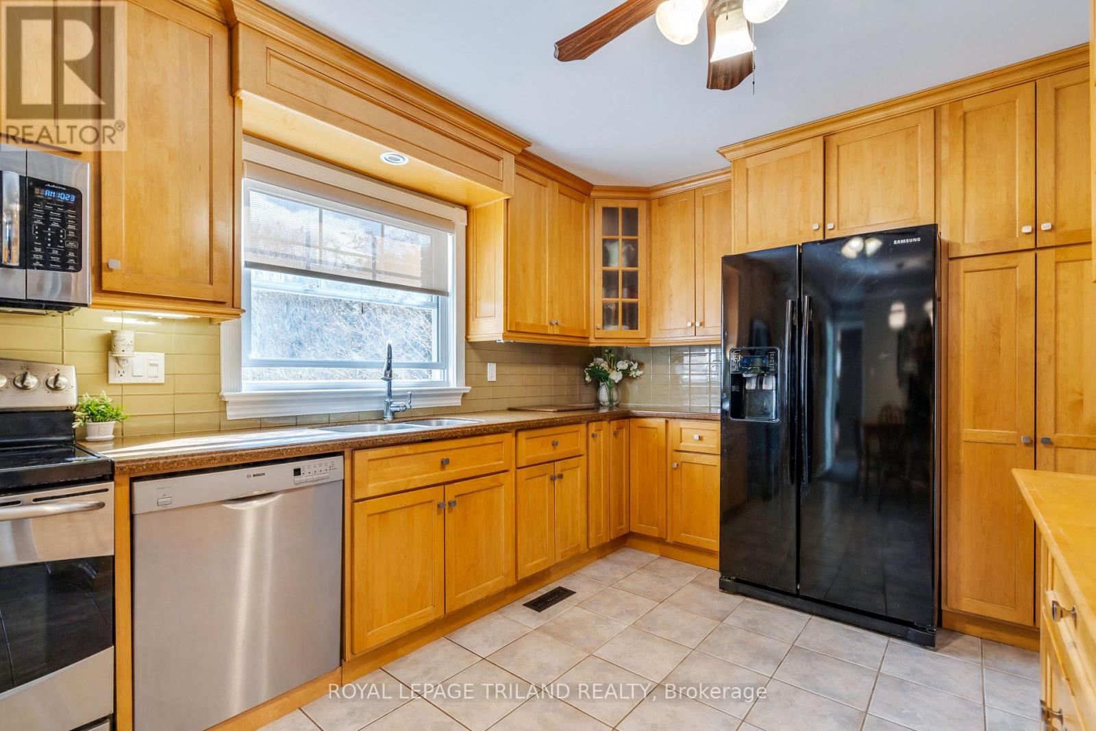 27 Cherokee Road, London North, Ontario  N6G 2N7 - Photo 12 - X12143919