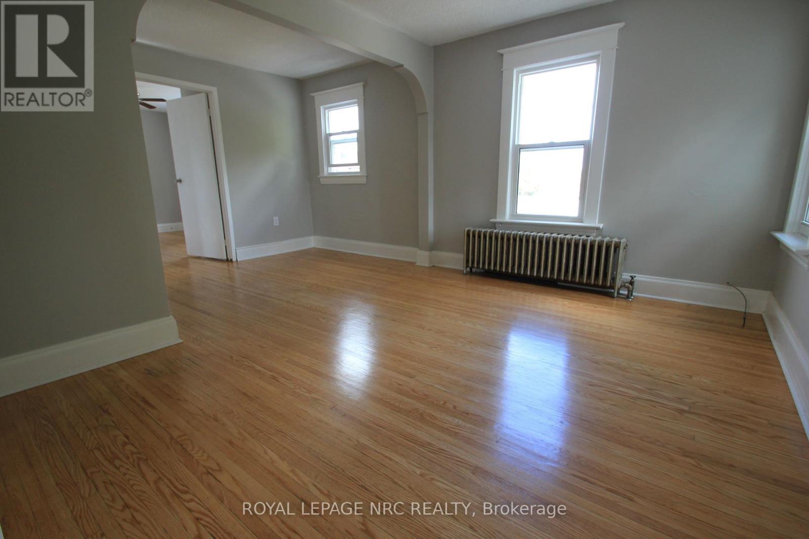 70 Pine Street S, Thorold, Ontario  L2V 3L7 - Photo 5 - X12099364