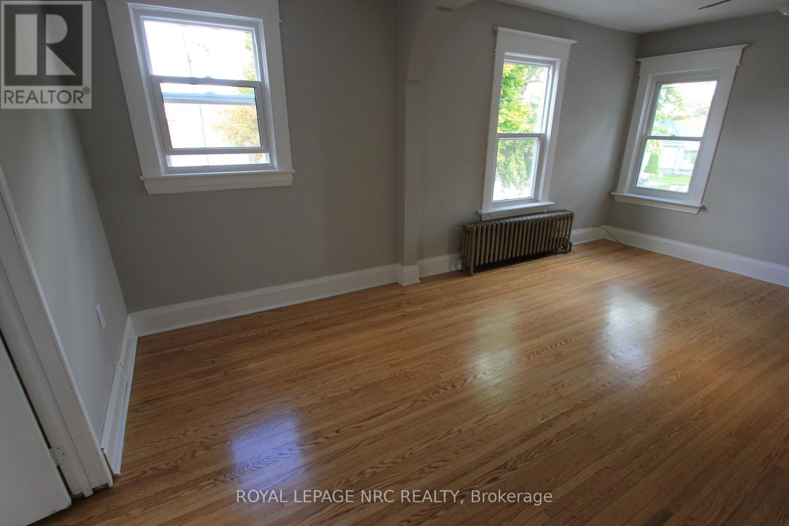 70 Pine Street S, Thorold, Ontario  L2V 3L7 - Photo 8 - X12099364