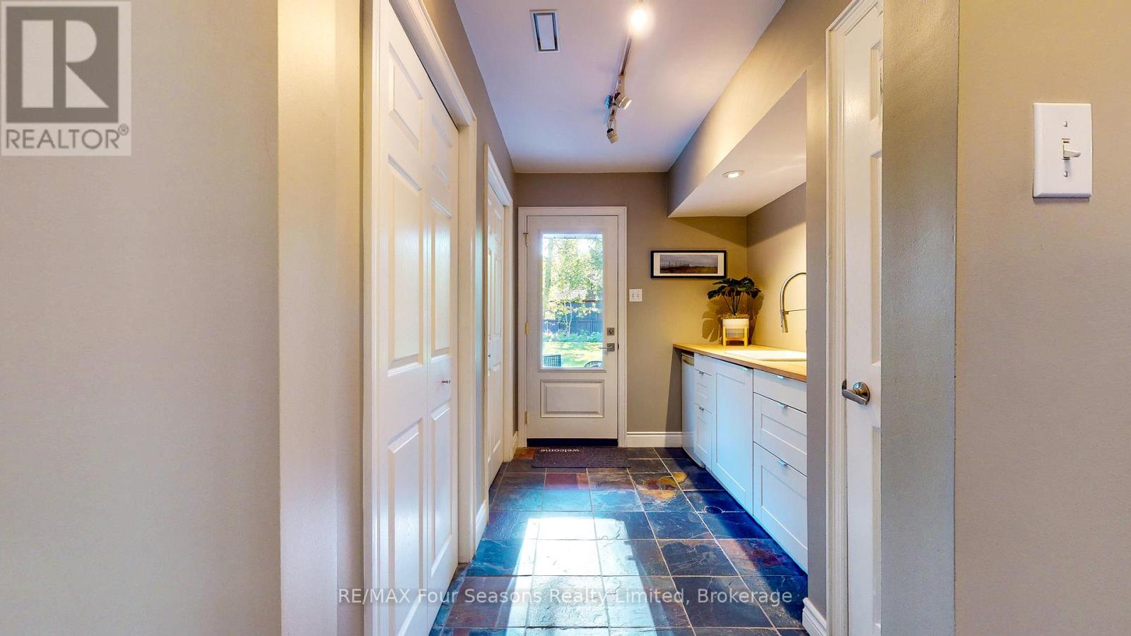 108 Liisa's Lane, Blue Mountains, Ontario  L9Y 0M3 - Photo 10 - X12143900