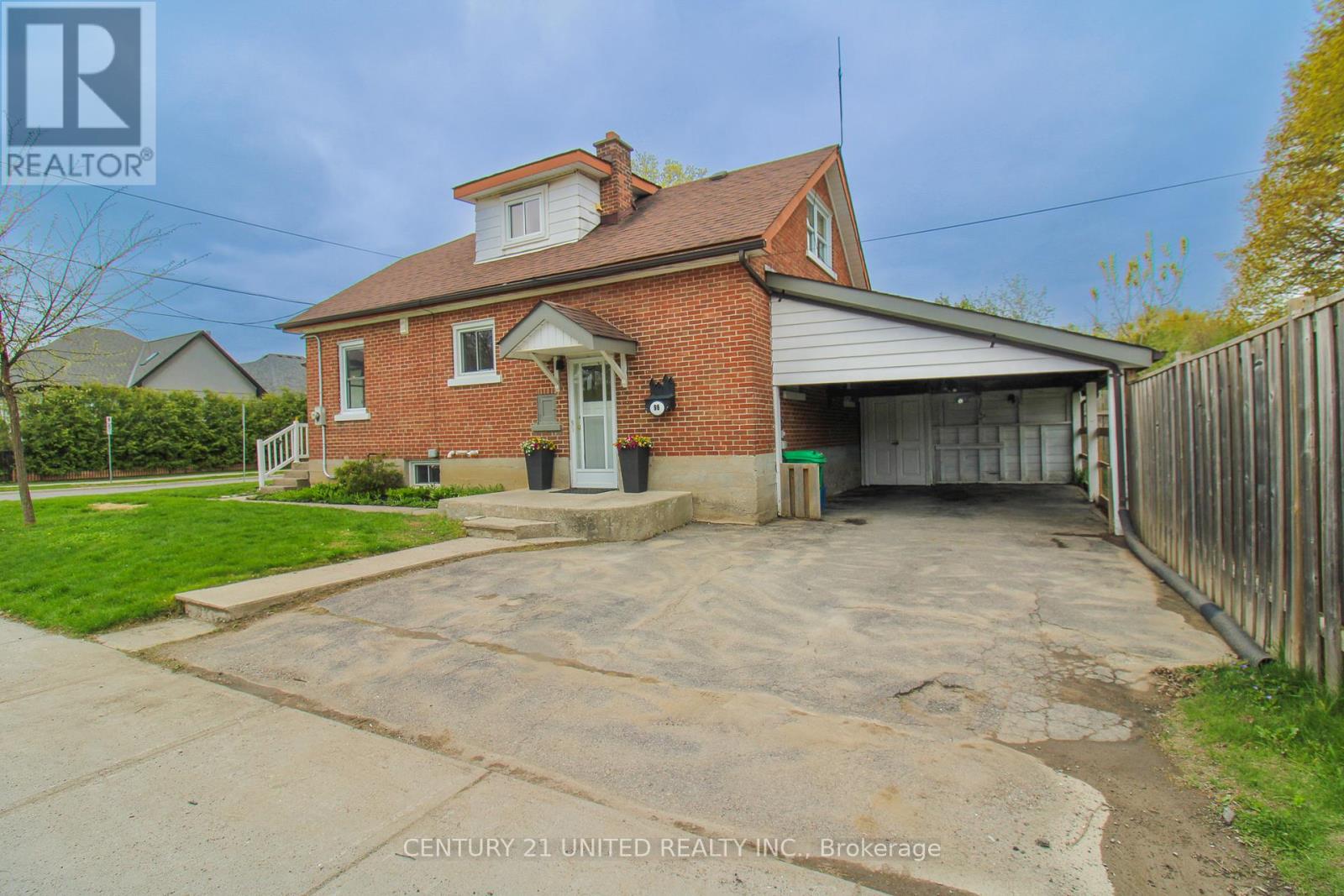 96 Montgomery Street, Peterborough South, Ontario  K9J 1W9 - Photo 4 - X12143830