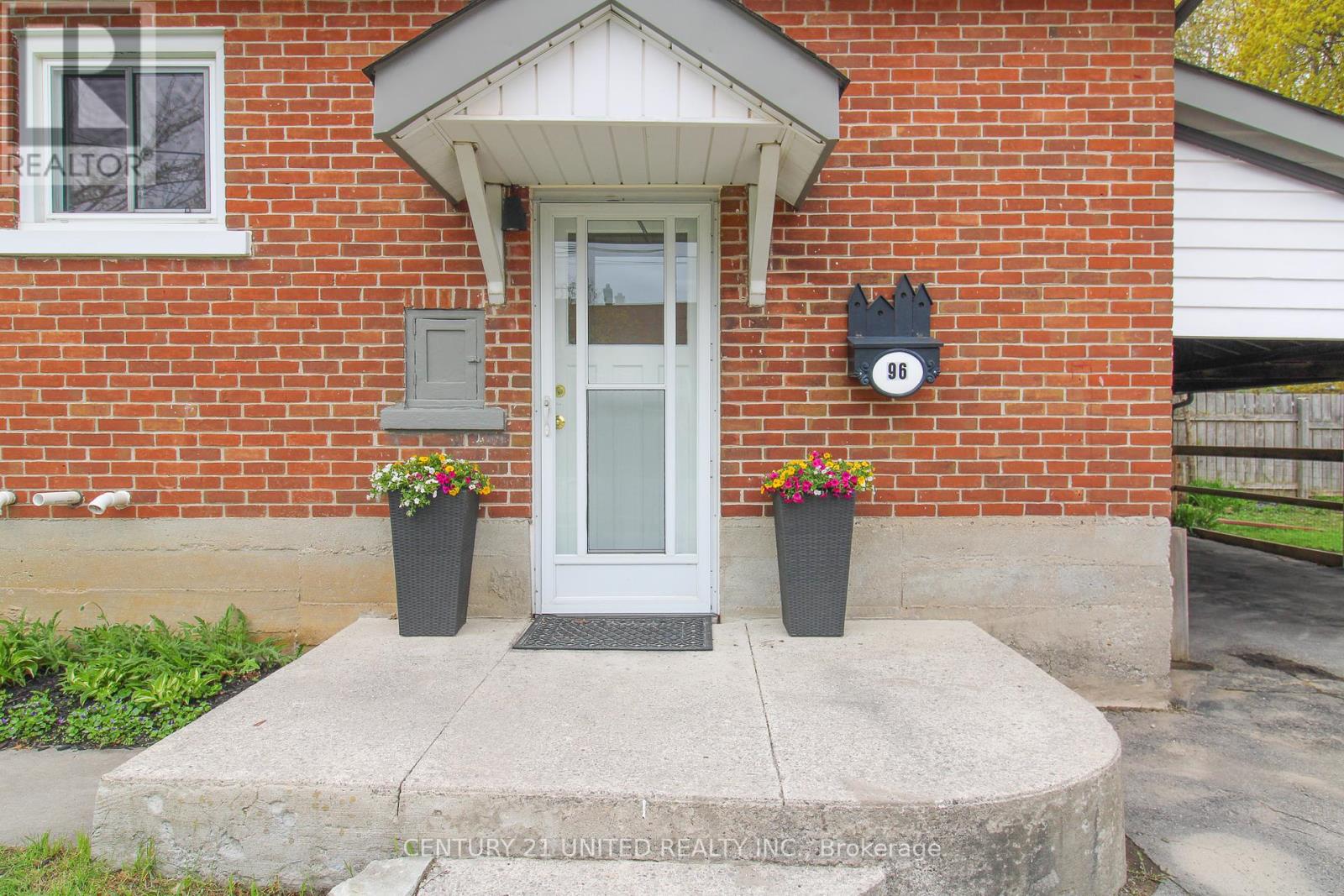 96 Montgomery Street, Peterborough South, Ontario  K9J 1W9 - Photo 5 - X12143830