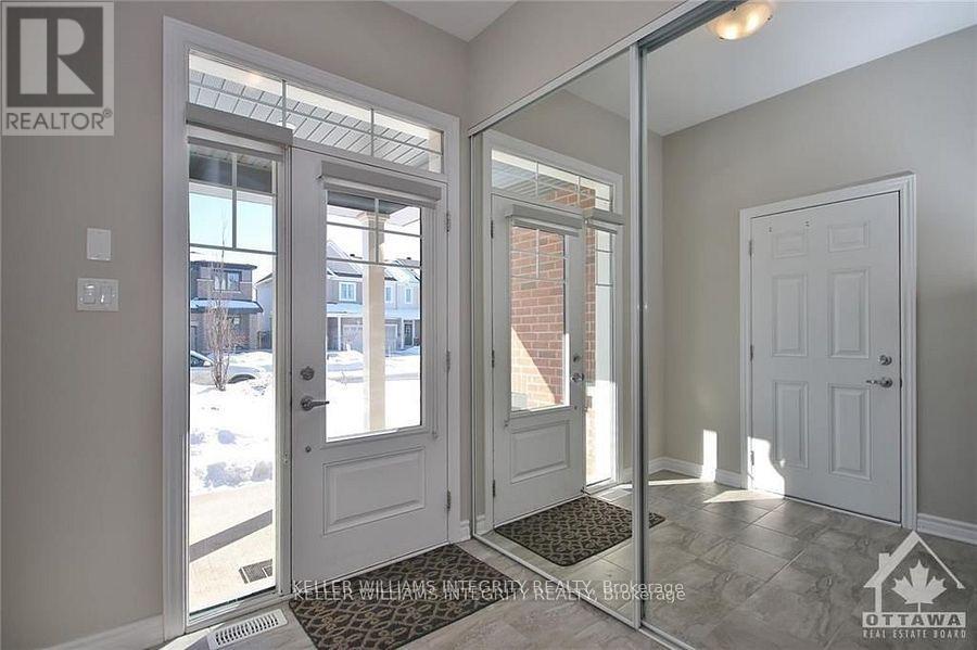 158 Bandelier Way, Ottawa, Ontario  K2S 2J6 - Photo 2 - X12140110