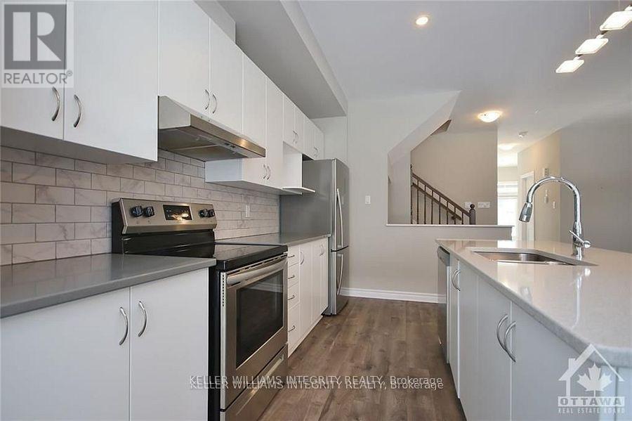 158 Bandelier Way, Ottawa, Ontario  K2S 2J6 - Photo 9 - X12140110