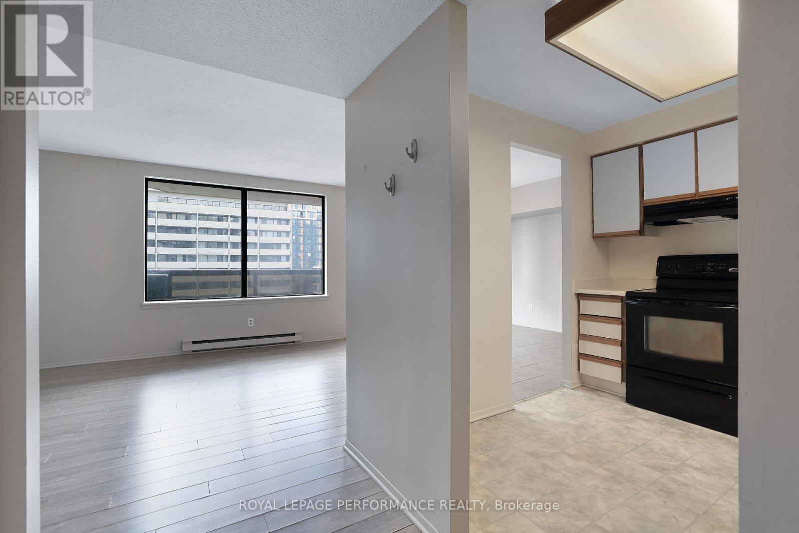1701 - 470 Laurier Avenue W, Ottawa, Ontario  K1R 7W9 - Photo 5 - X12143842