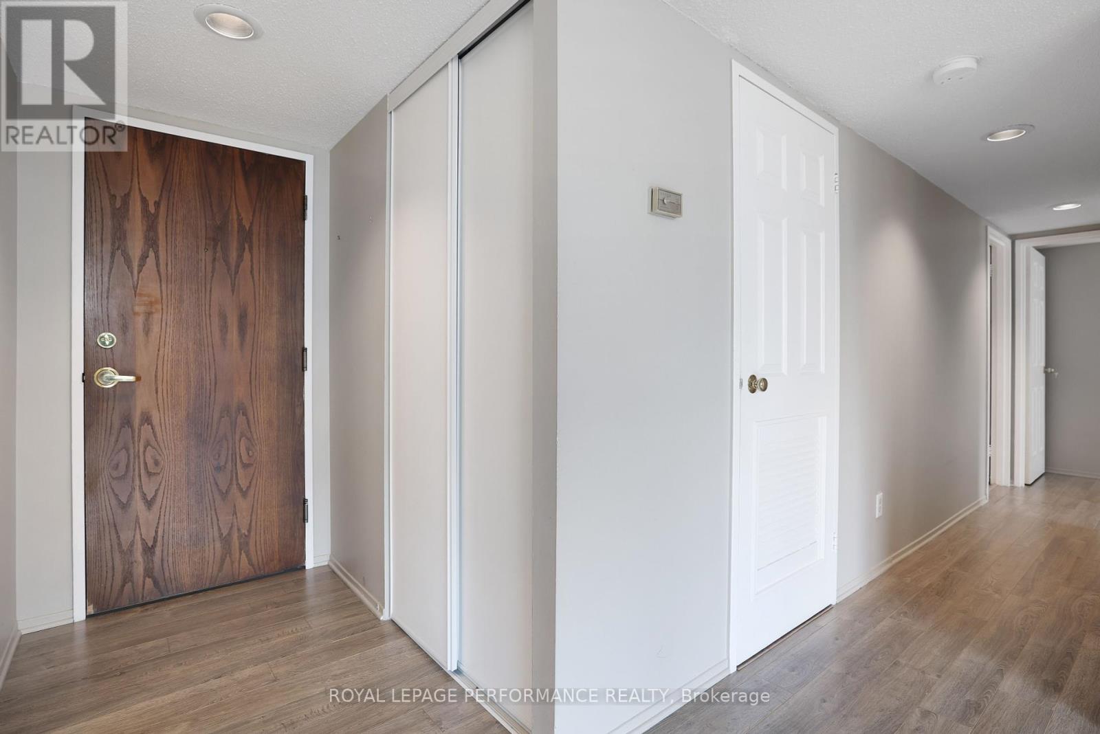 1701 - 470 Laurier Avenue W, Ottawa, Ontario  K1R 7W9 - Photo 9 - X12143842