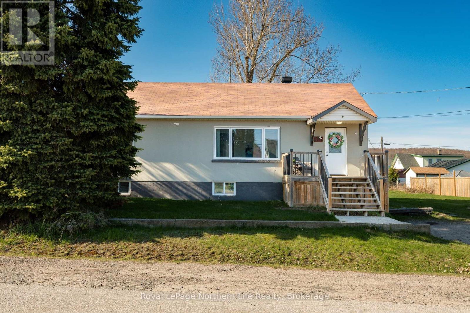 Property at 124 VINCENT AVENUE image 3