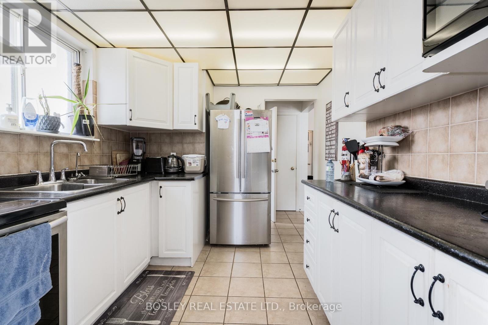 11 Trinnell Boulevard, Toronto (Clairlea-Birchmount), Ontario  M1L 1S4 - Photo 13 - E12125653