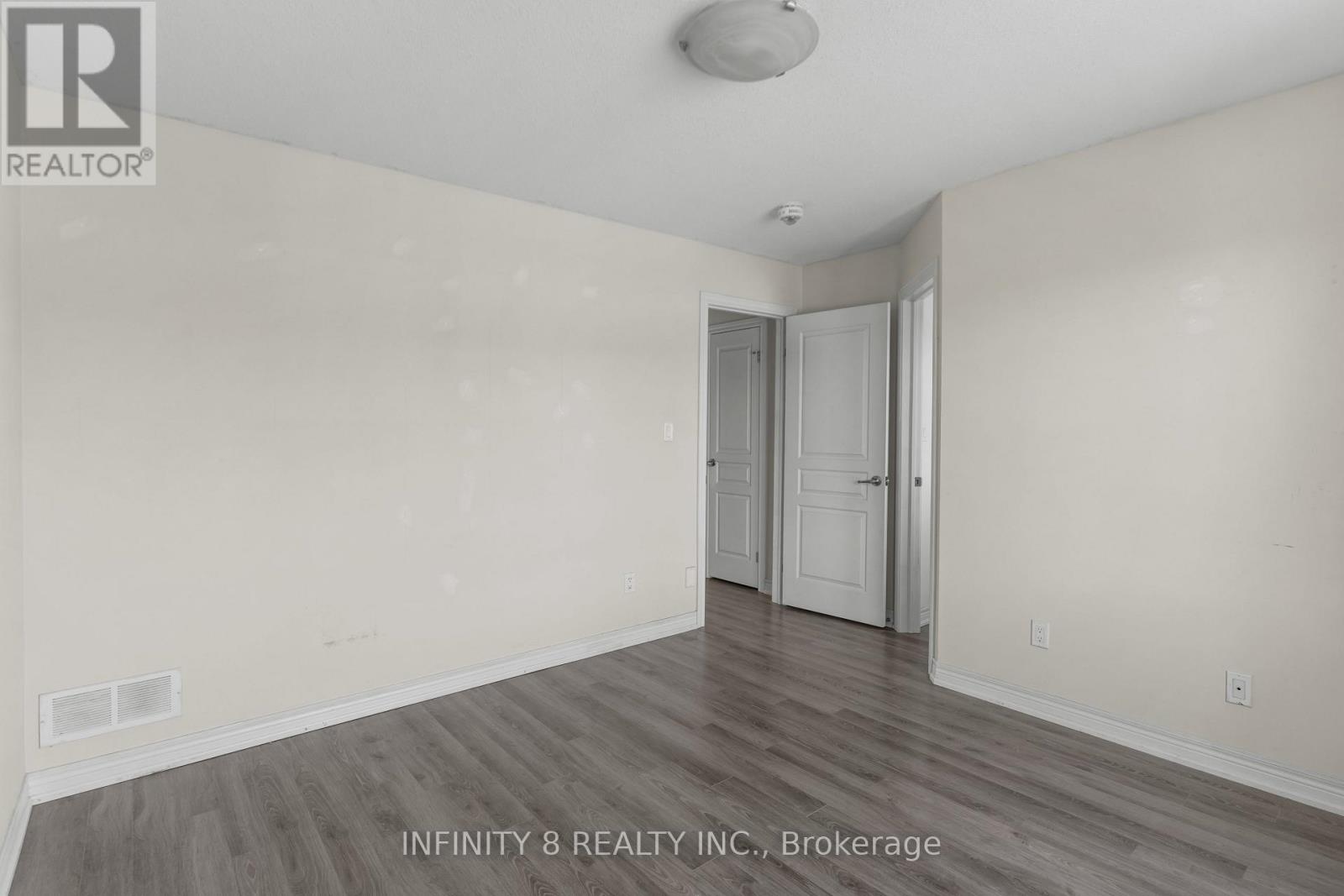 100 Roselawn Crescent, Welland, Ontario  L3C 0C4 - Photo 25 - X12143856