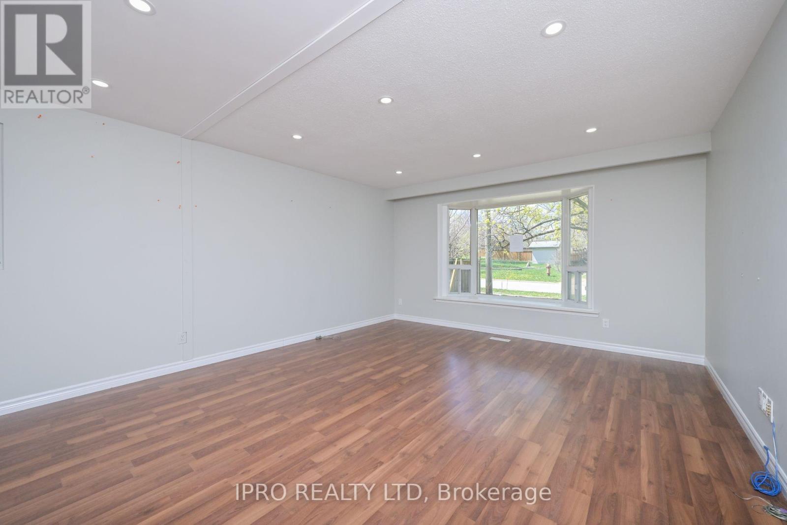 Property at 17 SHIRLEY STREET E image 2