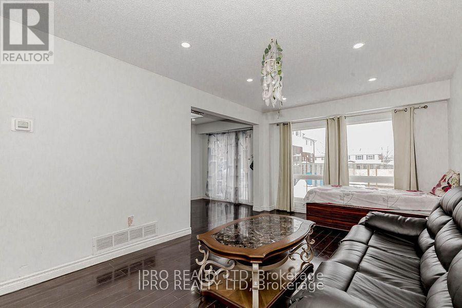 Unit 1 - 7406 Darcel Avenue E, Mississauga, Ontario  L4T 2X7 - Photo 6 - W12137952