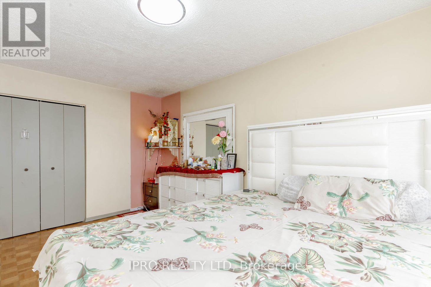 Unit 1 - 7406 Darcel Avenue E, Mississauga, Ontario  L4T 2X7 - Photo 16 - W12137952