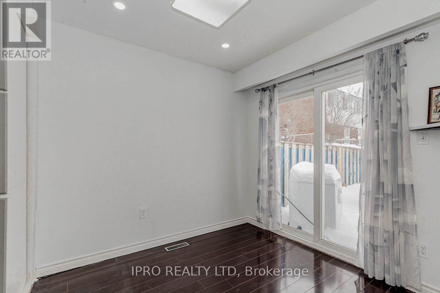 Unit 1 - 7406 Darcel Avenue E, Mississauga, Ontario  L4T 2X7 - Photo 13 - W12137952