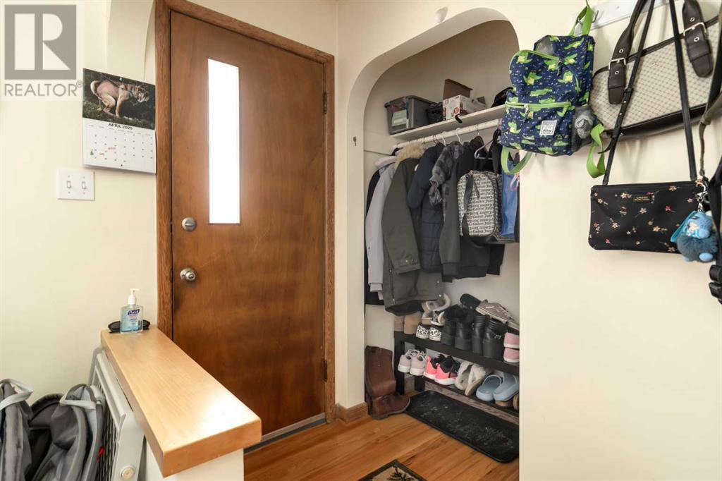 Property at 223 41 Avenue NW image 3