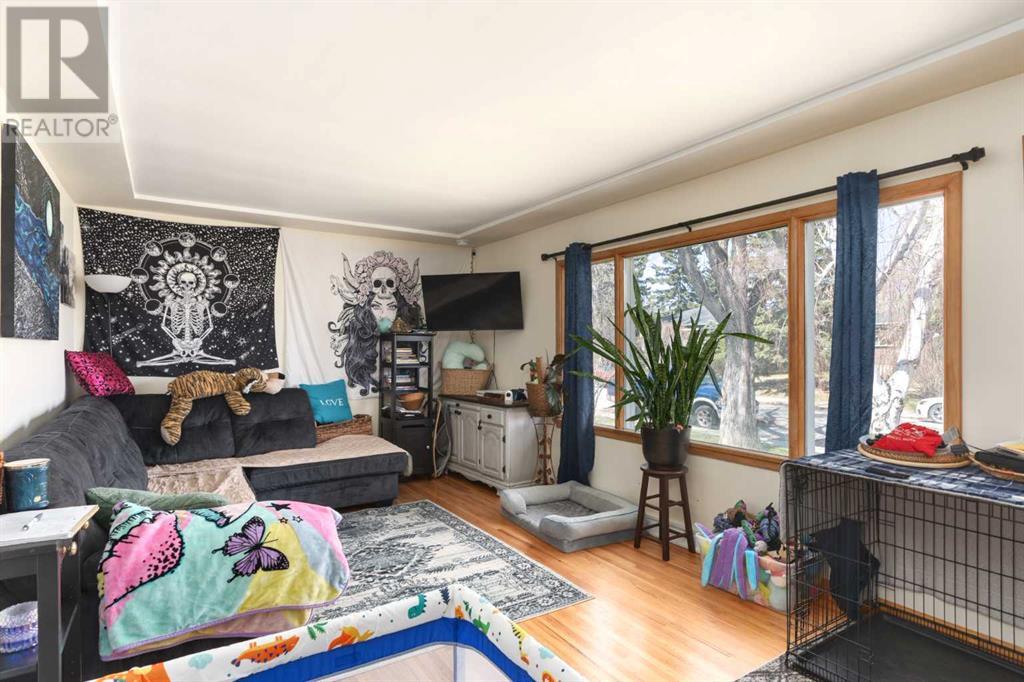 Property at 223 41 Avenue NW image 5