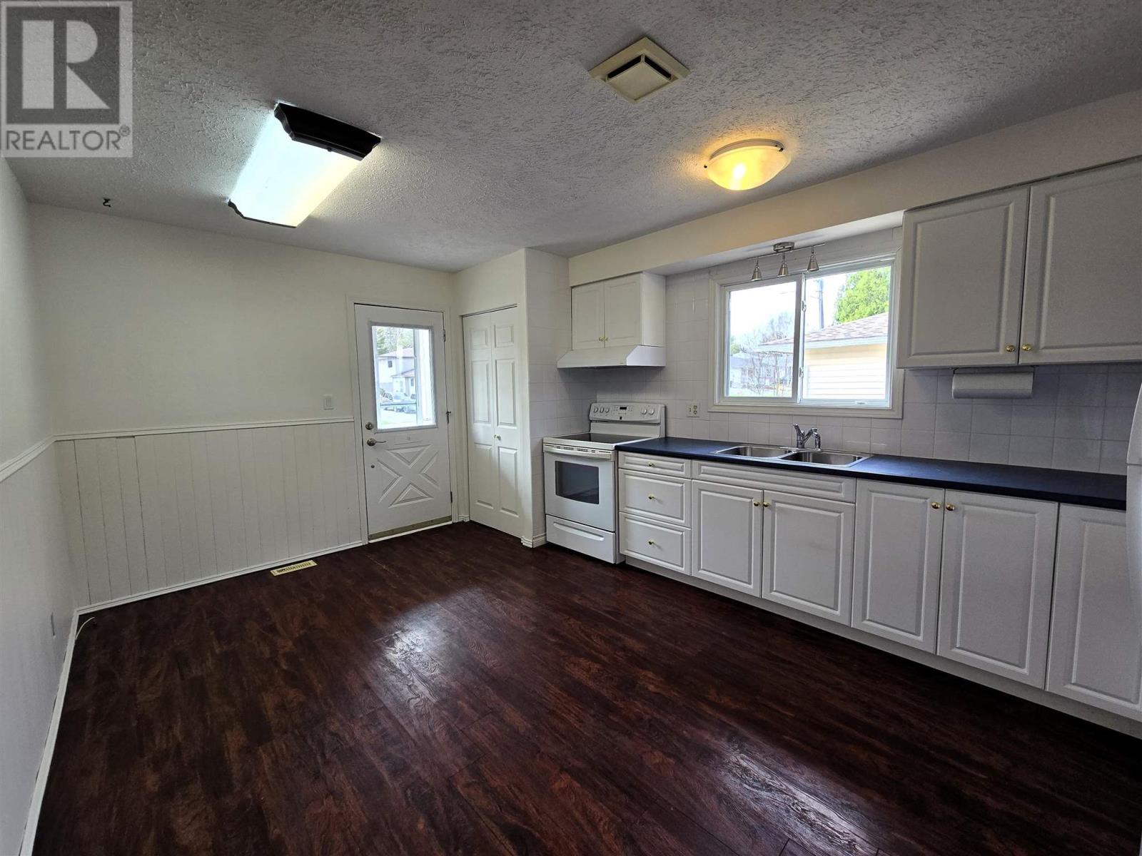 29 Albert St, Elliot Lake, Ontario  P5A 2Y7 - Photo 4 - SM251080