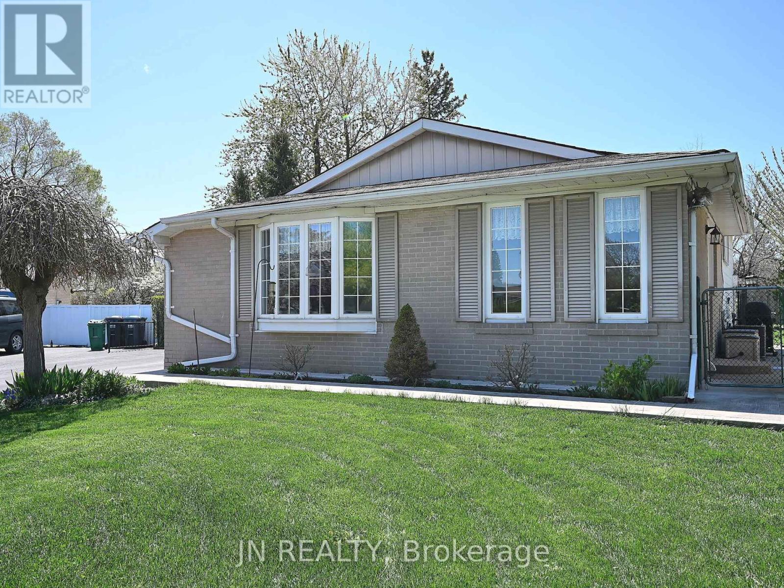 Property at 27 FINCHLEY CRESCENT image 1