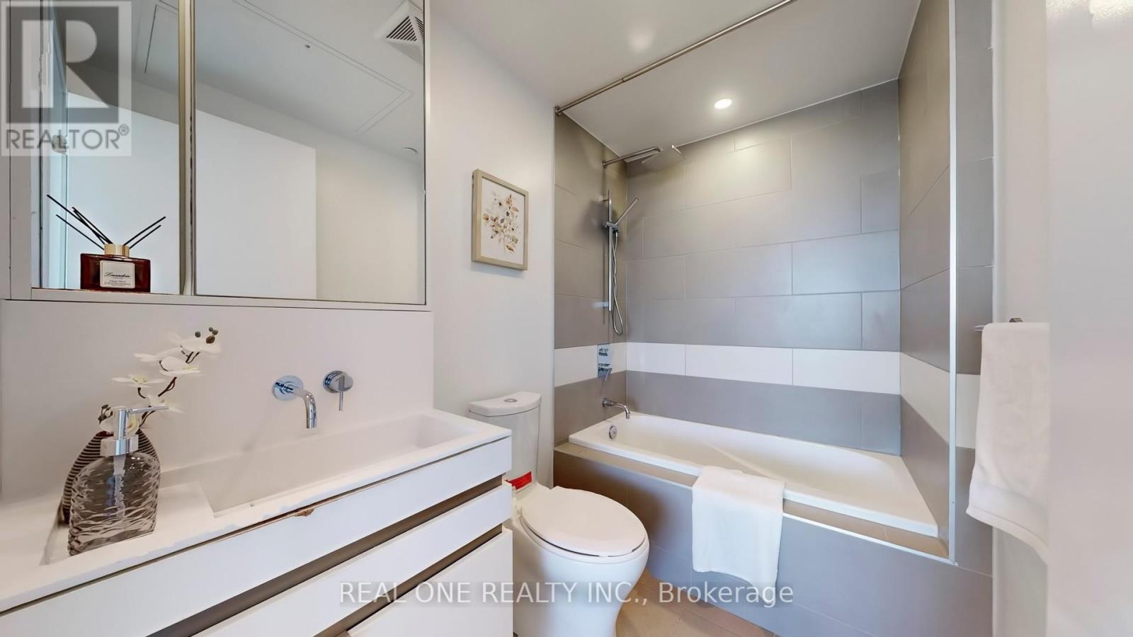 3202 - 197 Yonge Street, Toronto, Ontario  M5B 0C1 - Photo 22 - C12143780